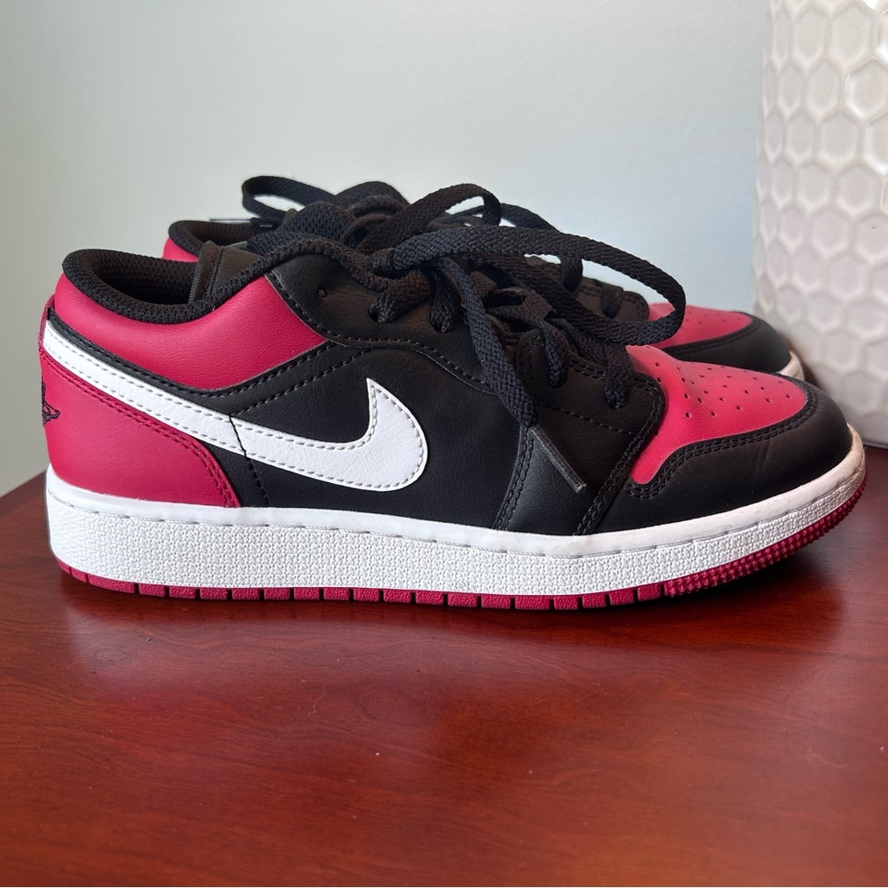 Nike Air Jordan Sneakers in Black, Red and White, Youth 5